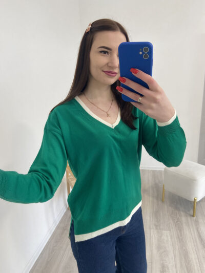 Джемпер жіночий Bisou з V-образним мисом